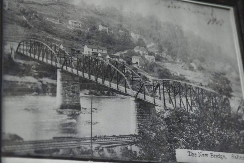 VNDSalinaBridge2043018