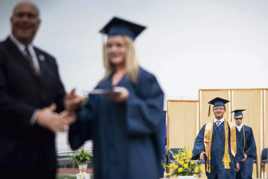 gtrGradStory2001060818