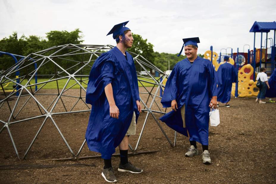 gtrHempGrads7053118