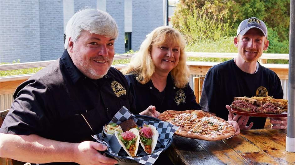 gtrTKdine1000beers3051817