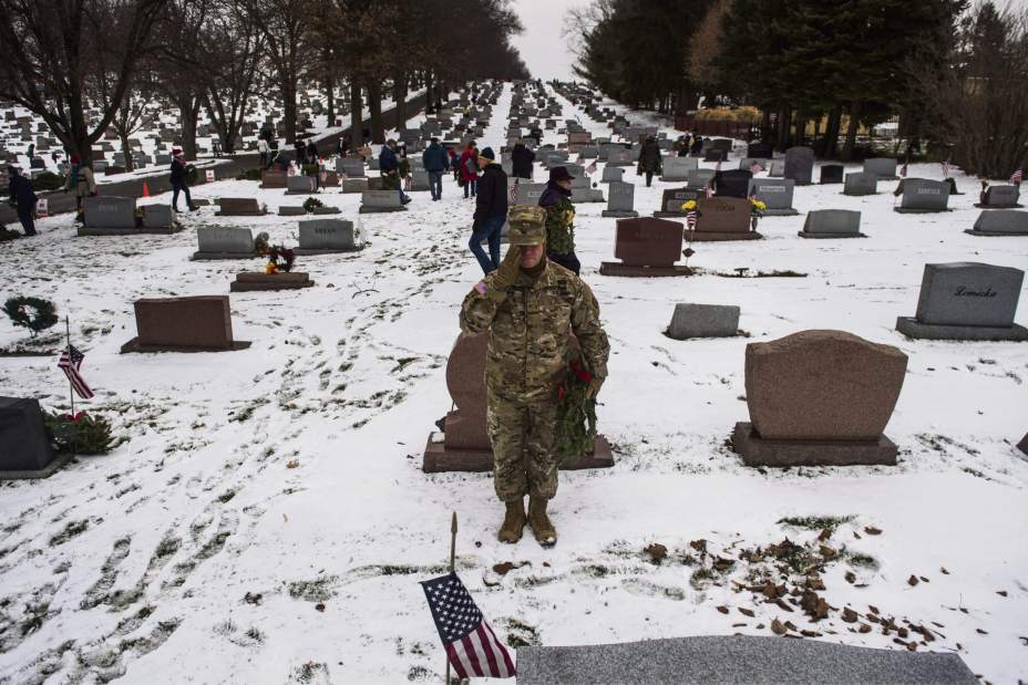 gtrwreathsacross1121917