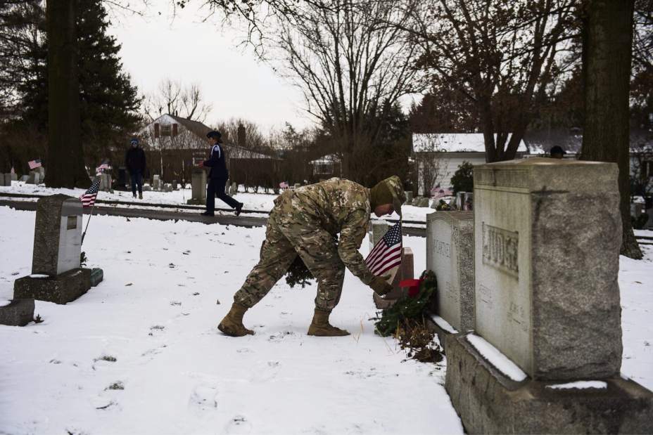 gtrwreathsacross12121917