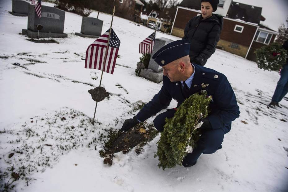 gtrwreathsacross13121917