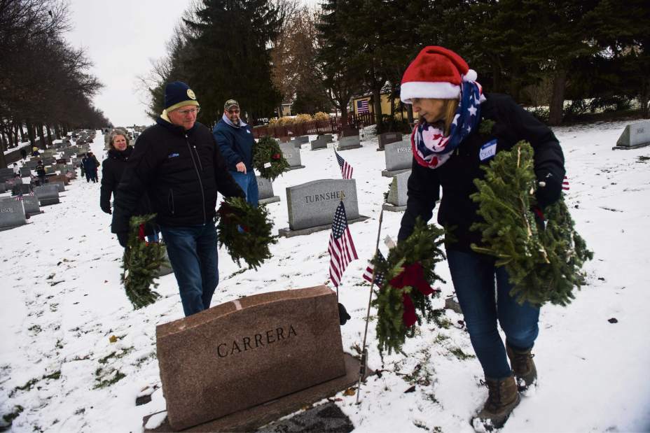 gtrwreathsacross3121917