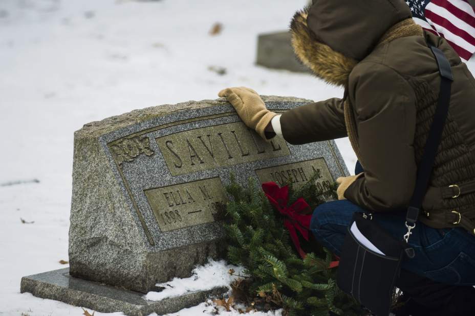 gtrwreathsacross4121917