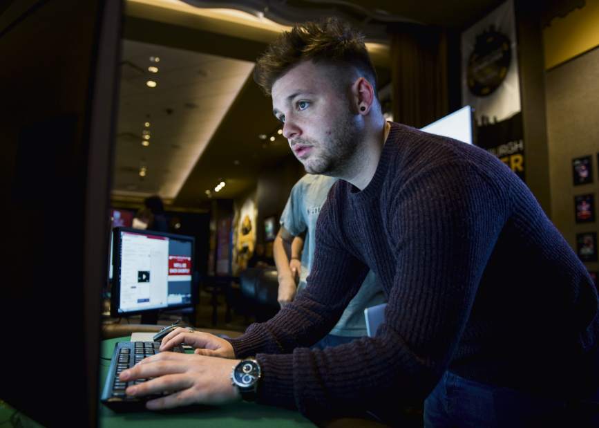 ptrAIPoker03011217