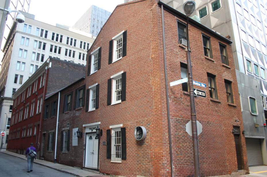 ptrLIV10housedowntown1083015