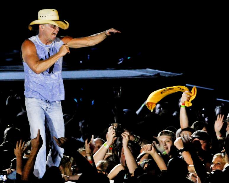 ptrLIVWEBchesney01053115