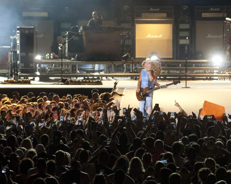 ptrLIVWEBchesney11053115