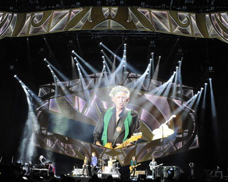 ptrLIVWebstonesreview10062115