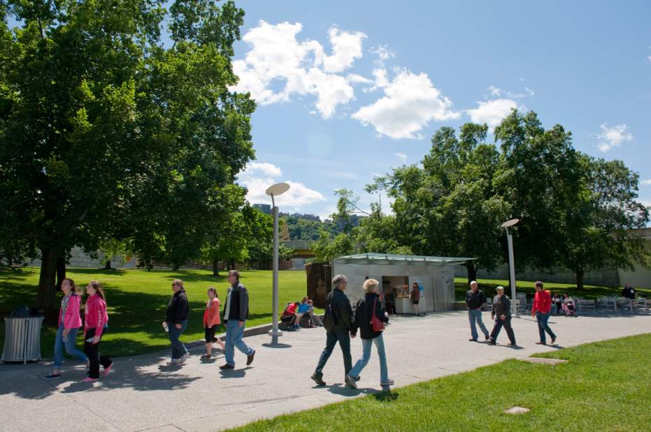 ptrLIVarchpoint3060213