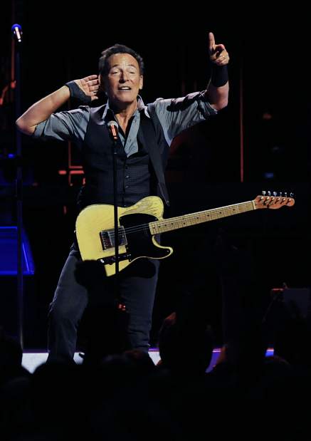 ptrLIVbrucereview05011716