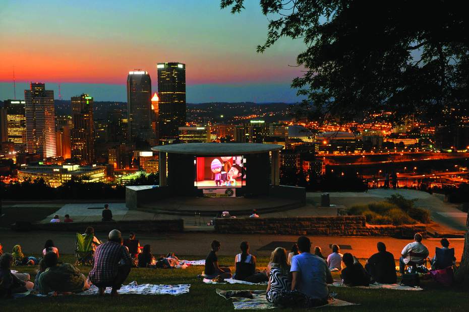 ptrLIVoutsidemovies2060915