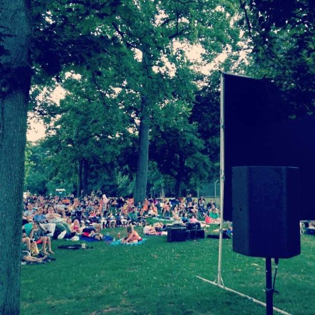 ptrLIVoutsidemovies4060915