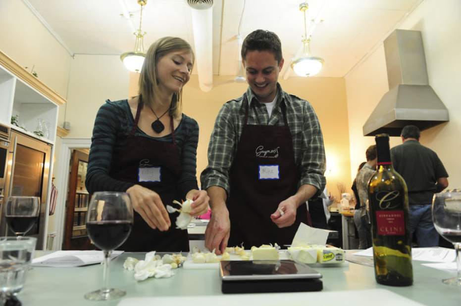 ptrcouplescooking01051412