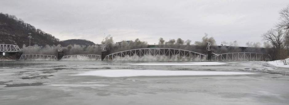 ptrhultondock8012716