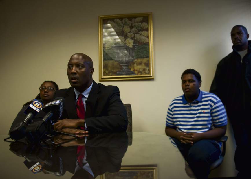 ptrknockedteeth01040617