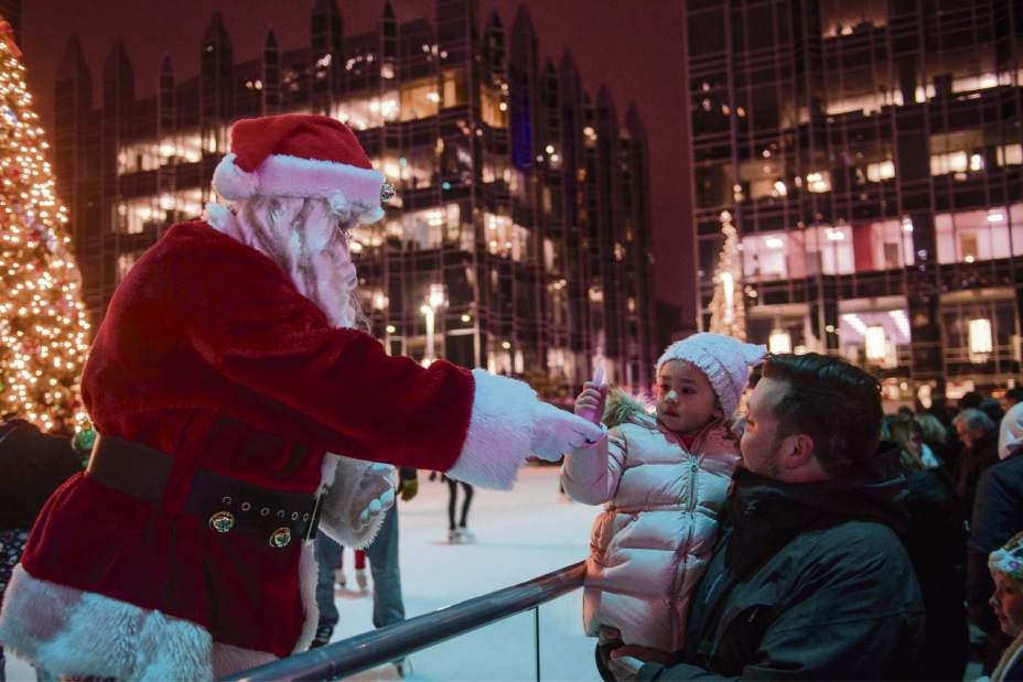 ptrlightupnightlive002111718
