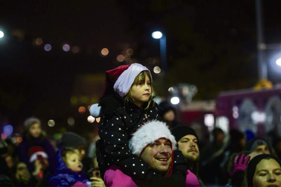 ptrlightupnightlive008111718