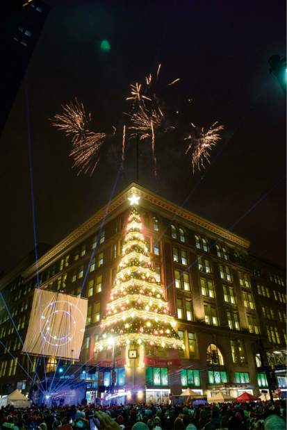 ptrlightupnightlive010111718