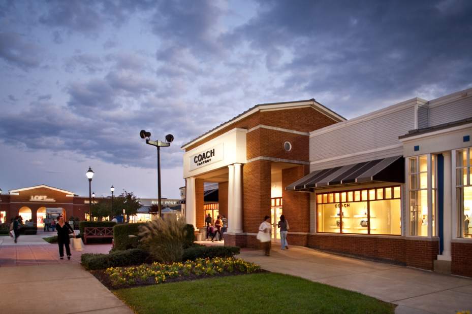 ptrlivRTOutlets051213