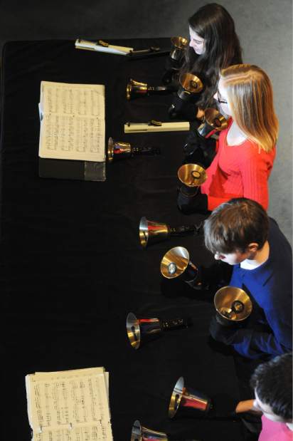 ptrlivbellchoir7120214