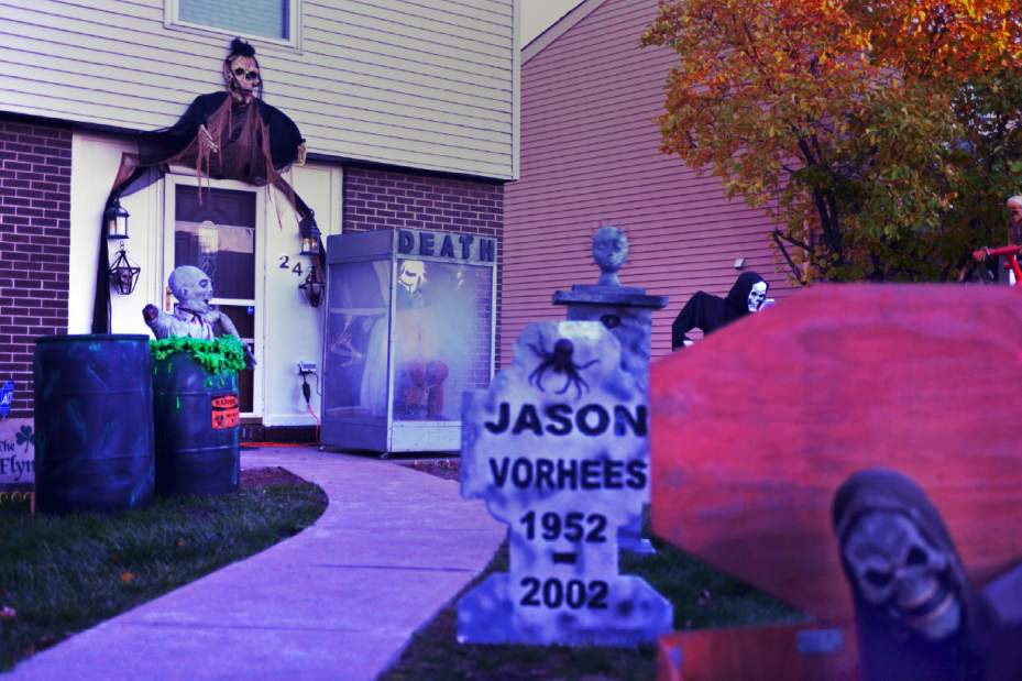 ptrlivhallowhouses01103114