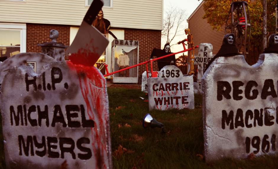 ptrlivhallowhouses02103114