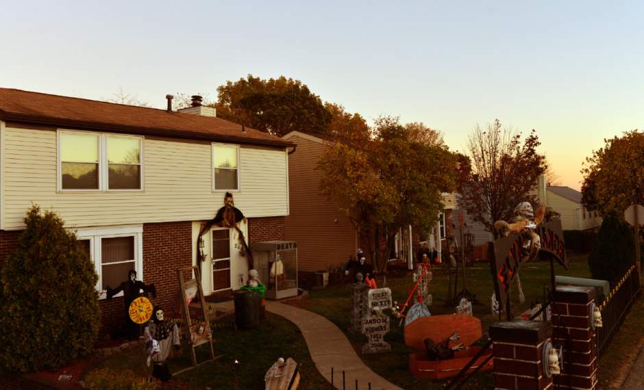 ptrlivhallowhouses04103114