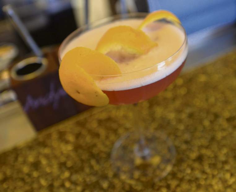 ptrlivhotelbars02071316
