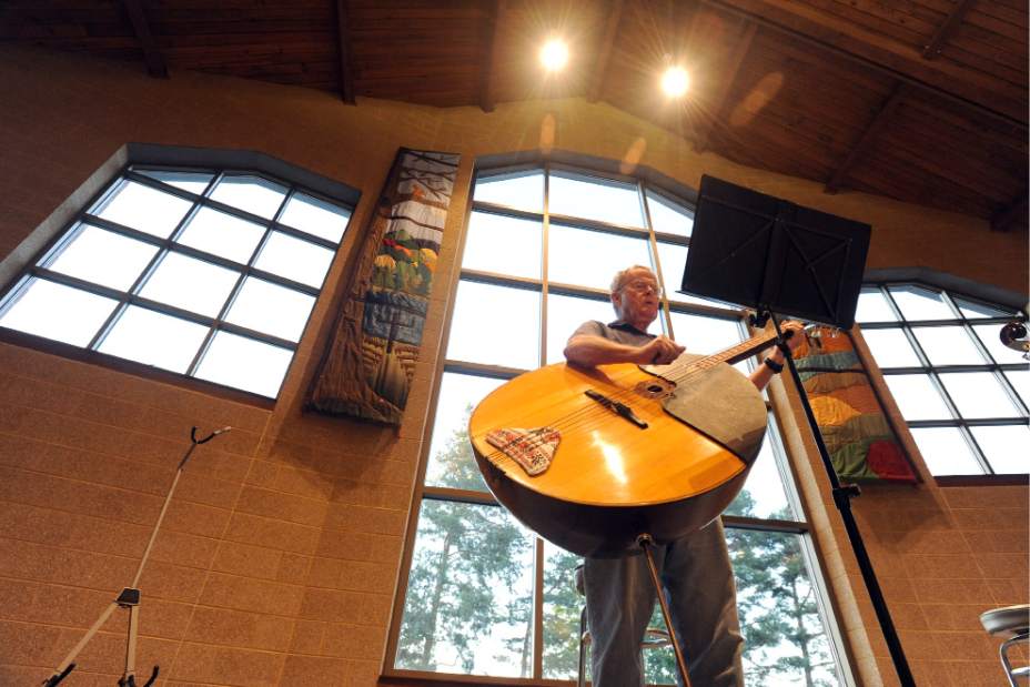 ptrlivmandolin8091912