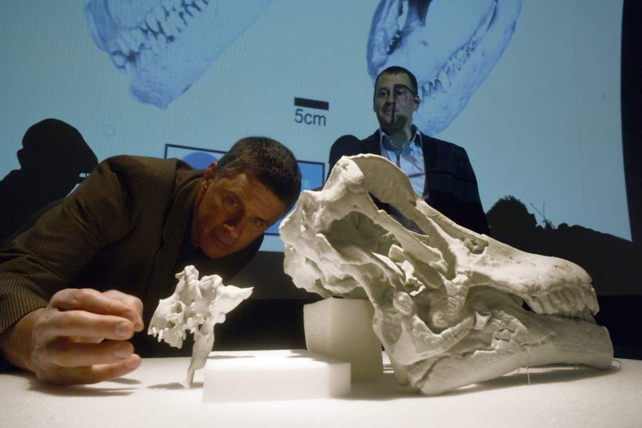 ptrlivnewdino02042716