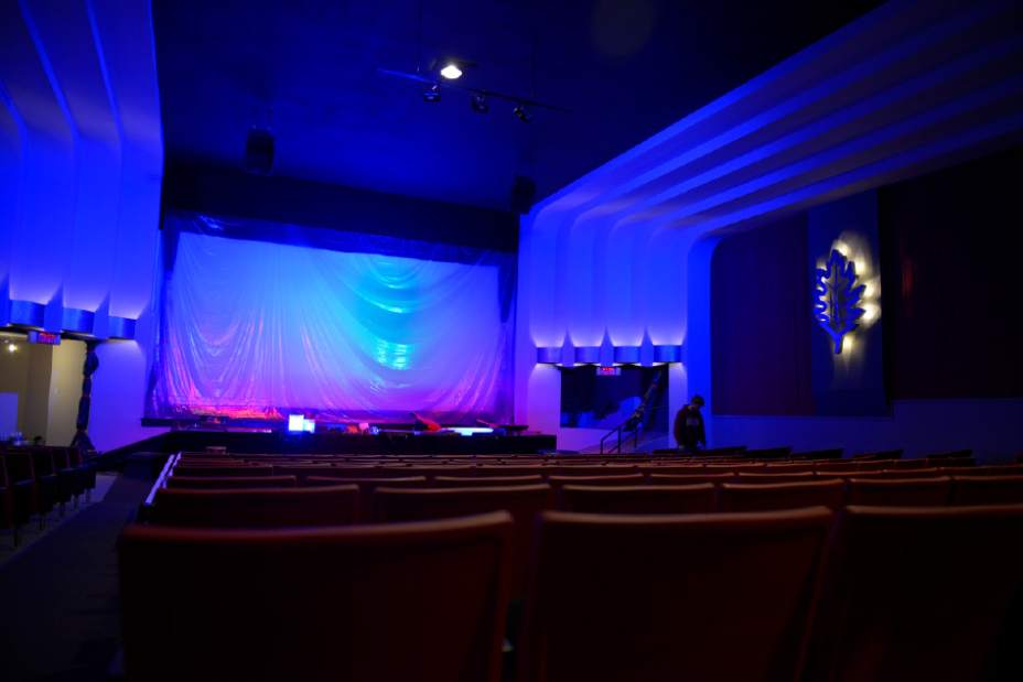 ptrlivoaksreopens1121214