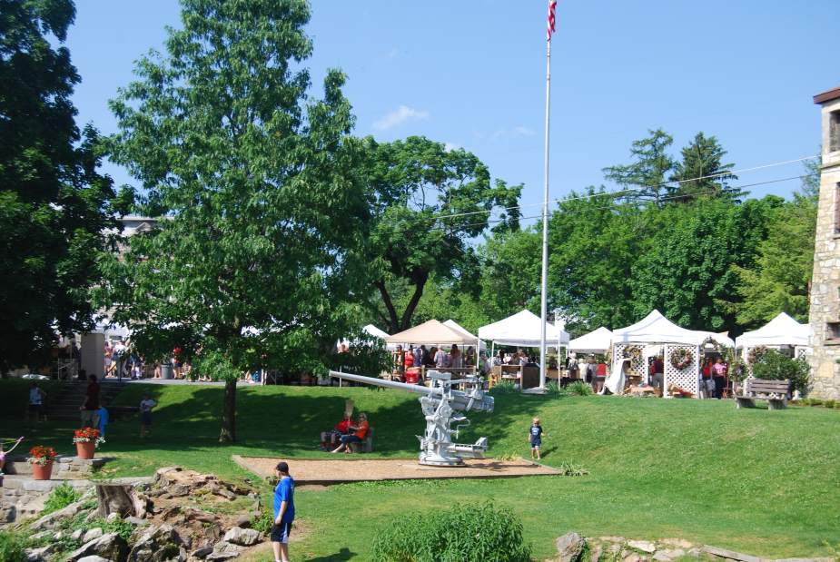 ptrlivrtFoundryDay042714