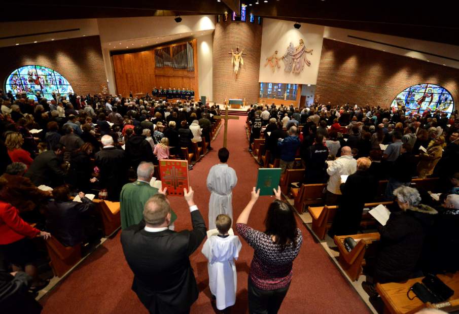 ptrmegachurch01020215