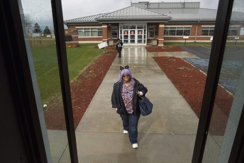 ptrprisonbus04111316