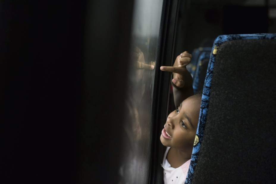 ptrprisonbus07111316