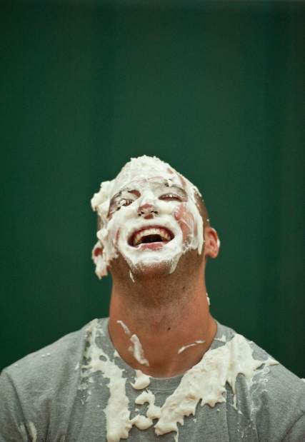 tsUcmanPieThrow5100614