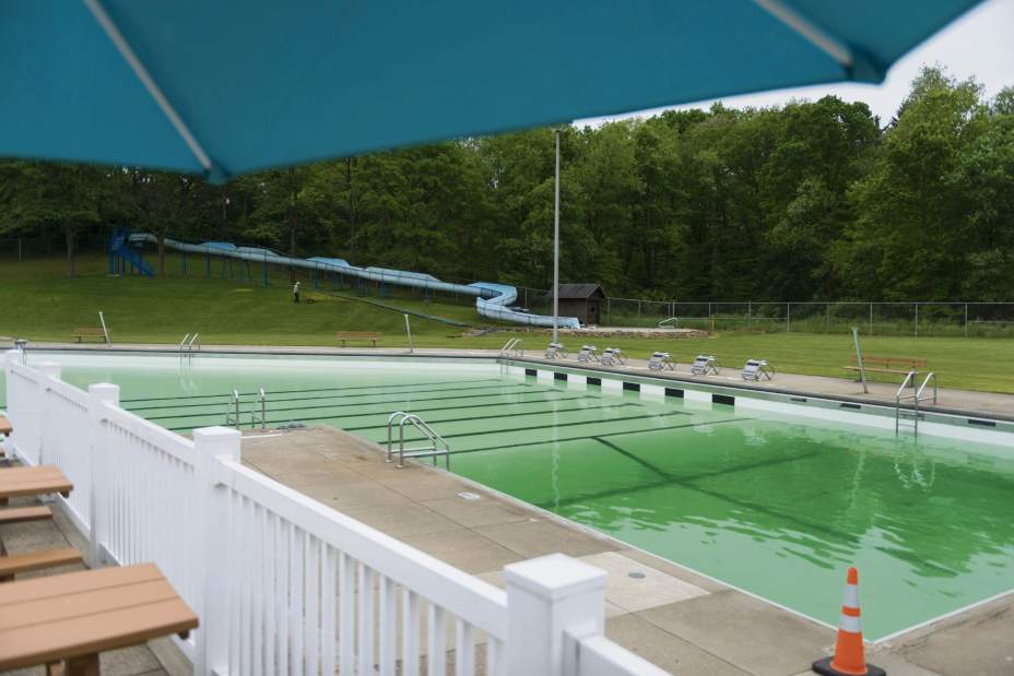 vndAKValleyPools0525172