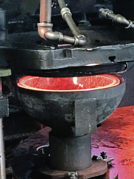 556099MouldedglassatJSG