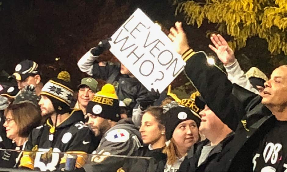 LeveonWhoCrowd