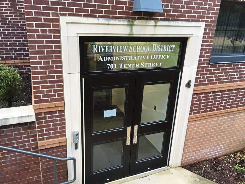 Riverview teachers, school district approve new 5-year contract