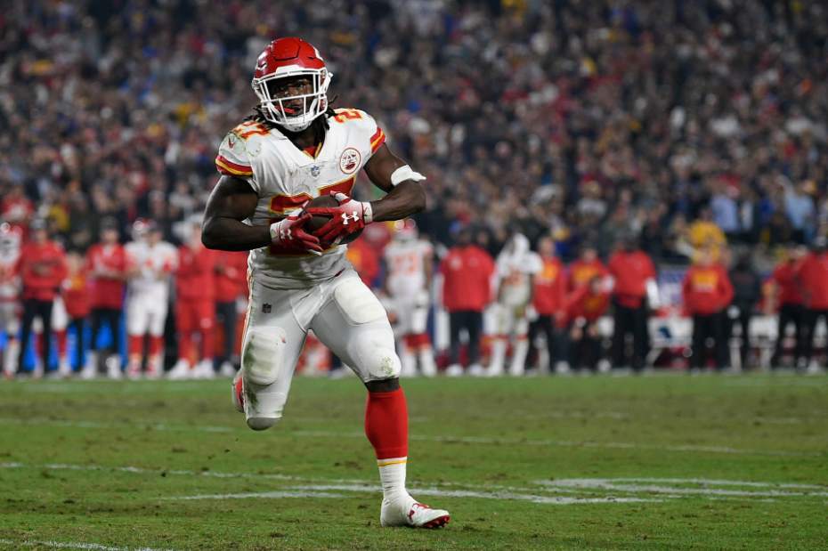Analysis: Browns give Kareem Hunt 2nd chance, hope he stays inbounds