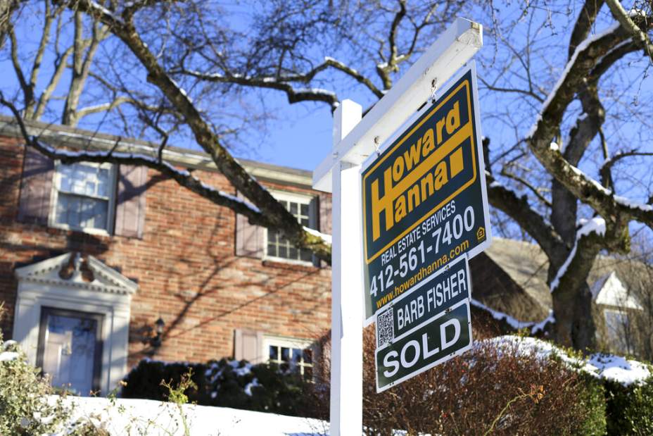 Mortgage rates dip to their lowest levels in more than a year
