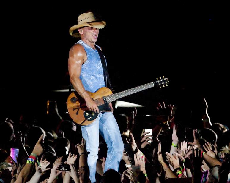 ptrLIVWEBchesney040531151jpg