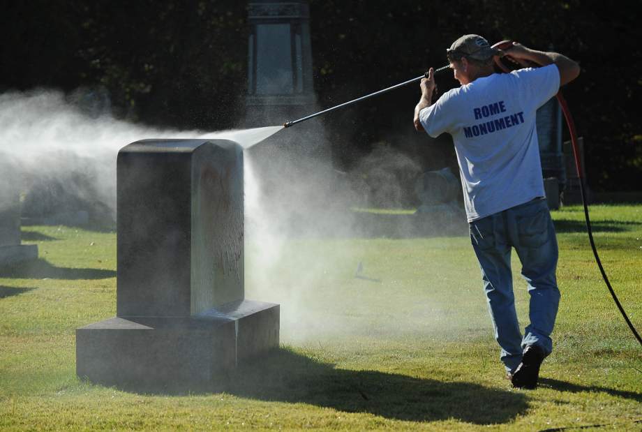 vndgravecleanup1092515jpg