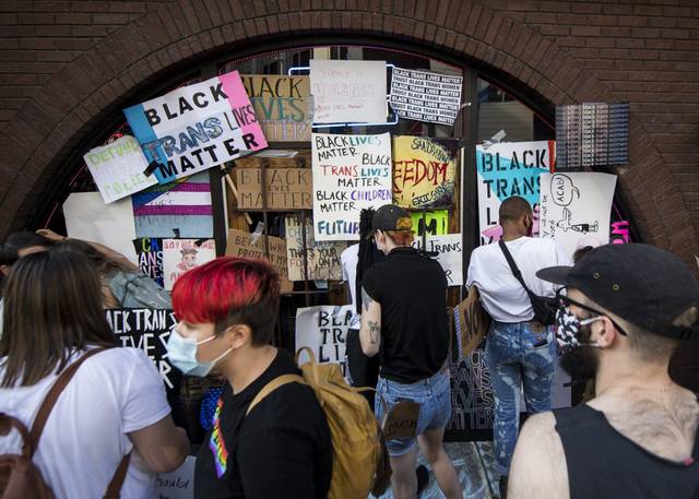 Protesters: Pittsburgh bar has dress code that discriminates against Black people