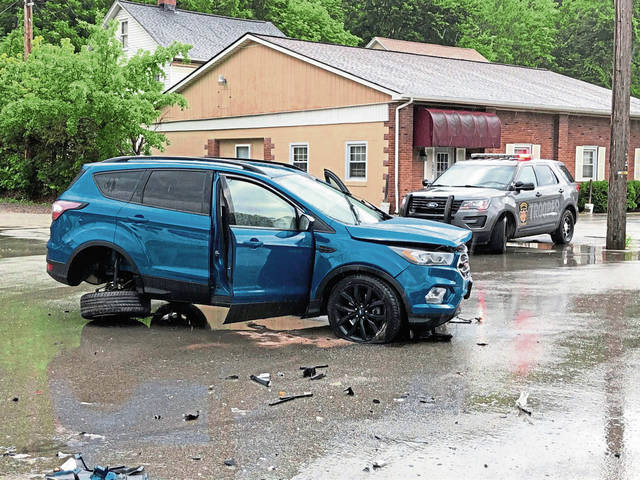 High-speed police chase ends in Ligonier Township when suspect crashes